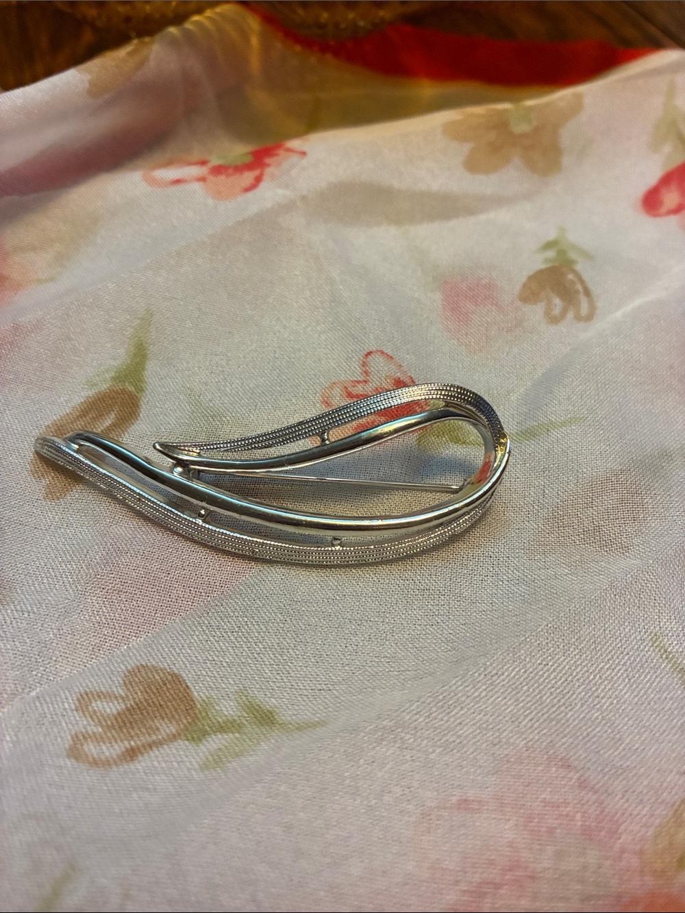 Sarah Coventry Silver Curved Ribbon Brooch